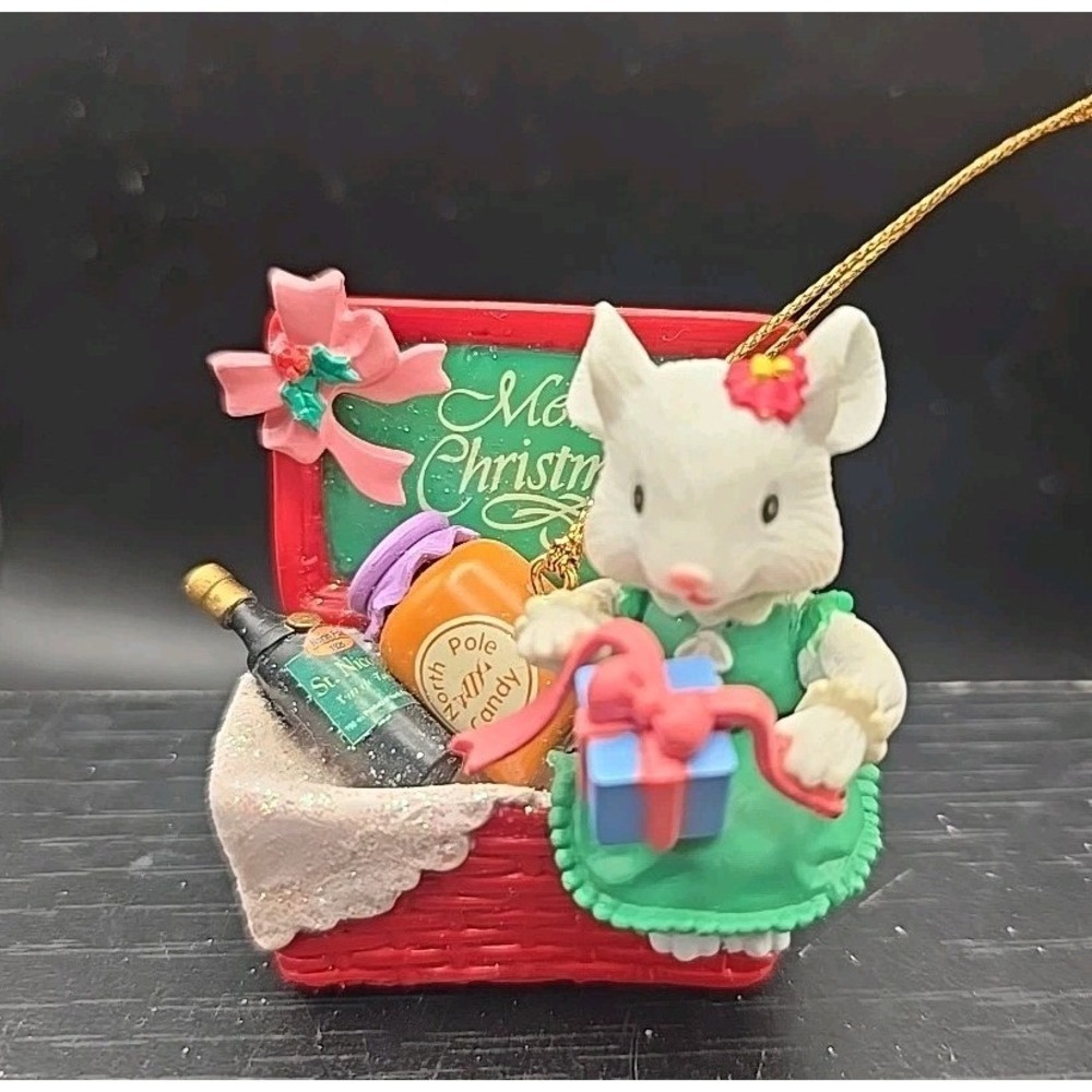 Vintage Gift Basket Mouse Ornament Christmas Food Girl Picnic Enesco Lustre Fame